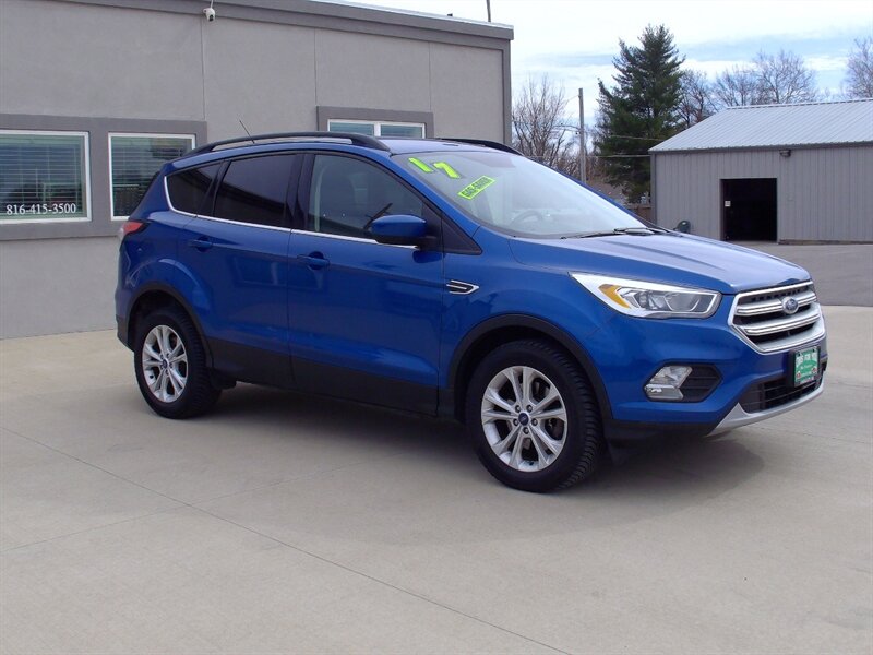 2017 Ford Escape SE - Photo 3 - Pleasant Valley, MO 64068