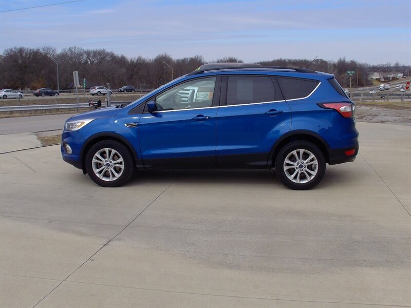 2017 Ford Escape SE - Photo 8 - Pleasant Valley, MO 64068