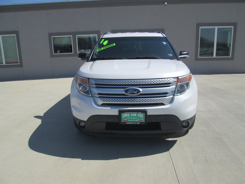 2014 Ford Explorer XLT   - Photo 2 - Pleasant Valley, MO 64068