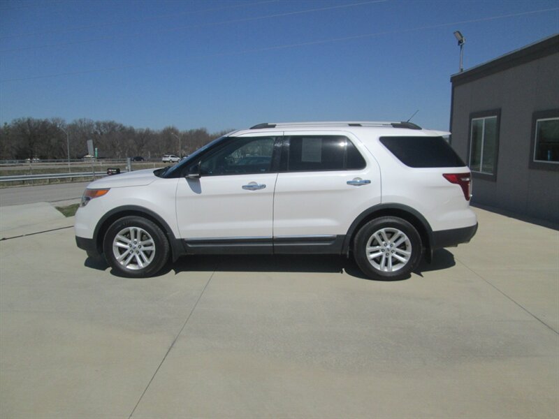 2014 Ford Explorer XLT   - Photo 8 - Pleasant Valley, MO 64068