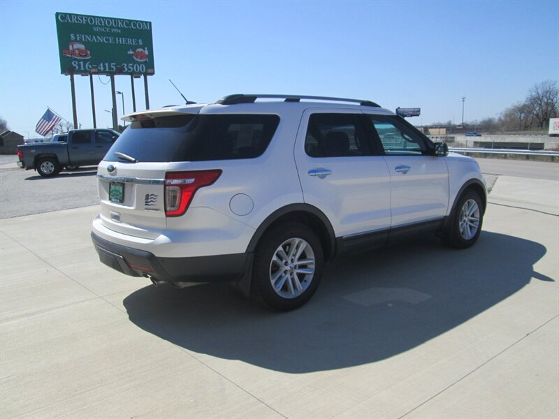 2014 Ford Explorer XLT   - Photo 5 - Pleasant Valley, MO 64068