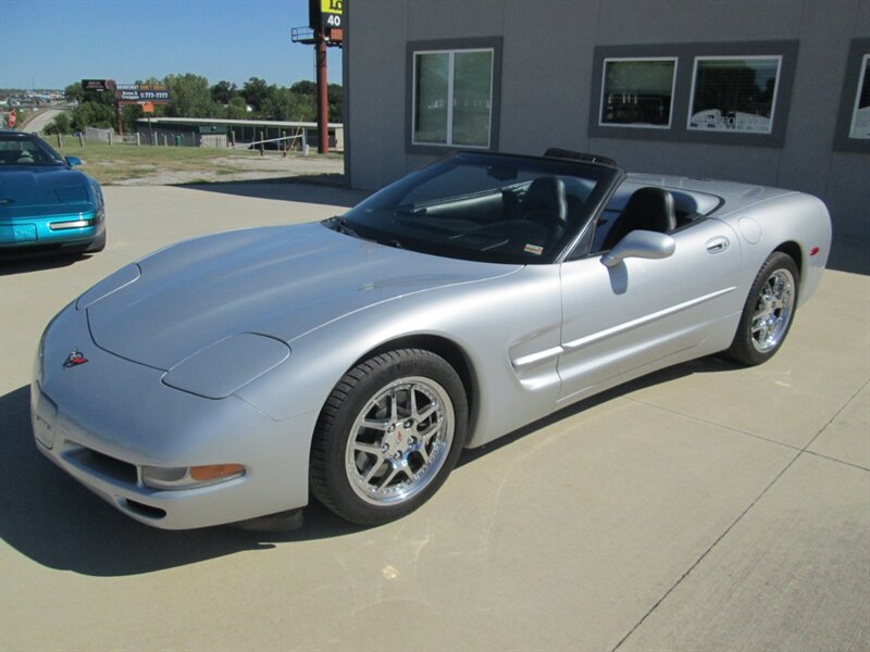 2000 Chevrolet Corvette   - Photo 1 - Pleasant Valley, MO 64068