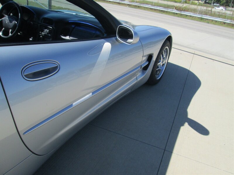 2000 Chevrolet Corvette   - Photo 25 - Pleasant Valley, MO 64068