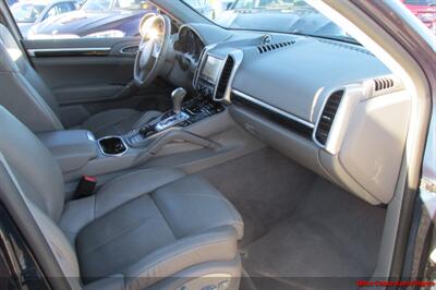 2014 Porsche Cayenne Platinum  w/Navigation and Back up Camera - Photo 25 - San Diego, CA 92111