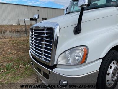 2015 Freightliner Cascadia Cab Tandem Axle Tractor Trailer With A DD15 Diesel   - Photo 19 - North Chesterfield, VA 23237