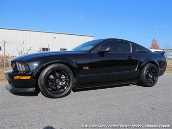 2006 Ford Mustang GT Deluxe   - Photo 2 - North Chesterfield, VA 23237