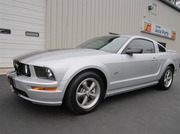 2006 Ford Mustang GT Deluxe (SOLD)   - Photo 1 - North Chesterfield, VA 23237