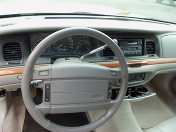 1995 Ford Crown Victoria LX (SOLD)   - Photo 6 - North Chesterfield, VA 23237
