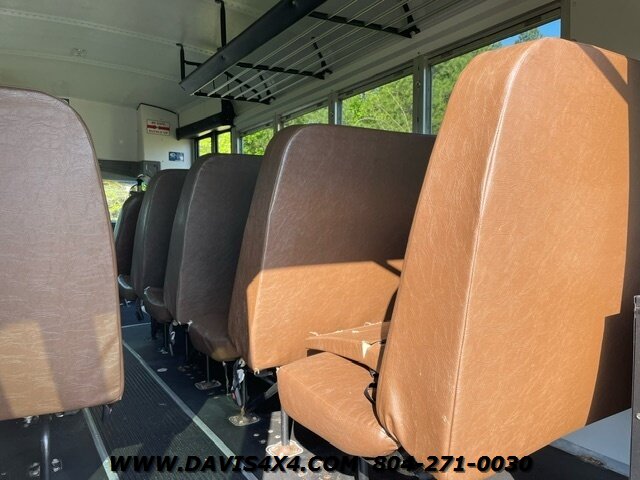 2004 Chevrolet 3500 Cutaway Shuttle Bus/Daycare Ch photo
