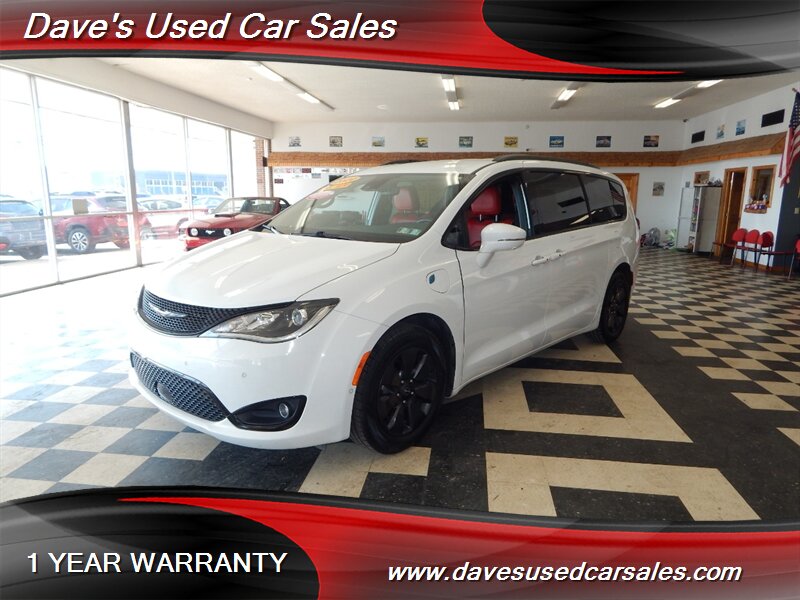 2020 Chrysler Pacifica Limited Red S  