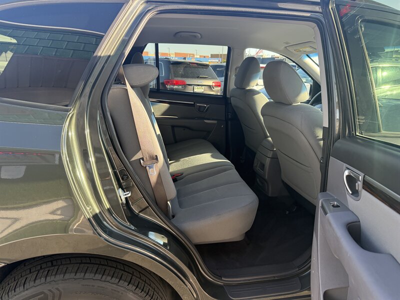 2012 Hyundai SANTA FE GLS - Photo 13 - Roy, UT 84067