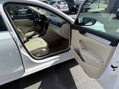2012 Volkswagen Passat SE   - Photo 8 - Roy, UT 84067
