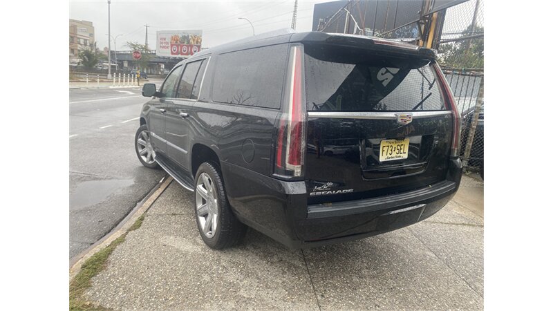 2019 Cadillac Escalade ESV Luxury photo