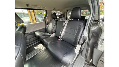 2020 Toyota Sienna L 7-Passenger  wheel chair - Photo 10 - Woodside, NY 11373