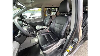 2020 Toyota Sienna L 7-Passenger  wheel chair - Photo 9 - Woodside, NY 11373