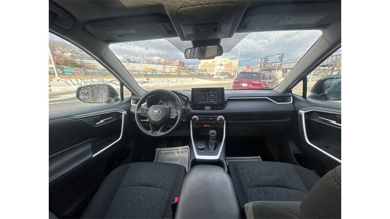 2021 Toyota RAV4 Hybrid XLE photo