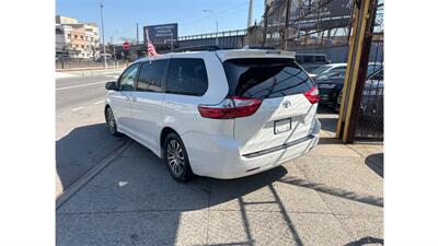 2018 Toyota Sienna XLE 8-Passenger  xle - Photo 3 - Woodside, NY 11373
