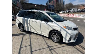 2018 Toyota Sienna XLE 8-Passenger  xle - Photo 6 - Woodside, NY 11373
