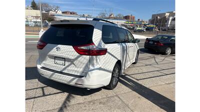 2018 Toyota Sienna XLE 8-Passenger  xle - Photo 5 - Woodside, NY 11373