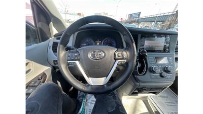 2018 Toyota Sienna XLE 8-Passenger  xle - Photo 16 - Woodside, NY 11373