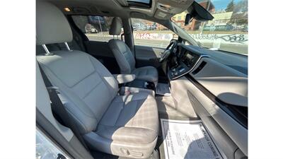 2018 Toyota Sienna XLE 8-Passenger  xle - Photo 12 - Woodside, NY 11373