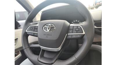 2022 Toyota Sienna XLE 7-Passenger   - Photo 24 - Woodside, NY 11373