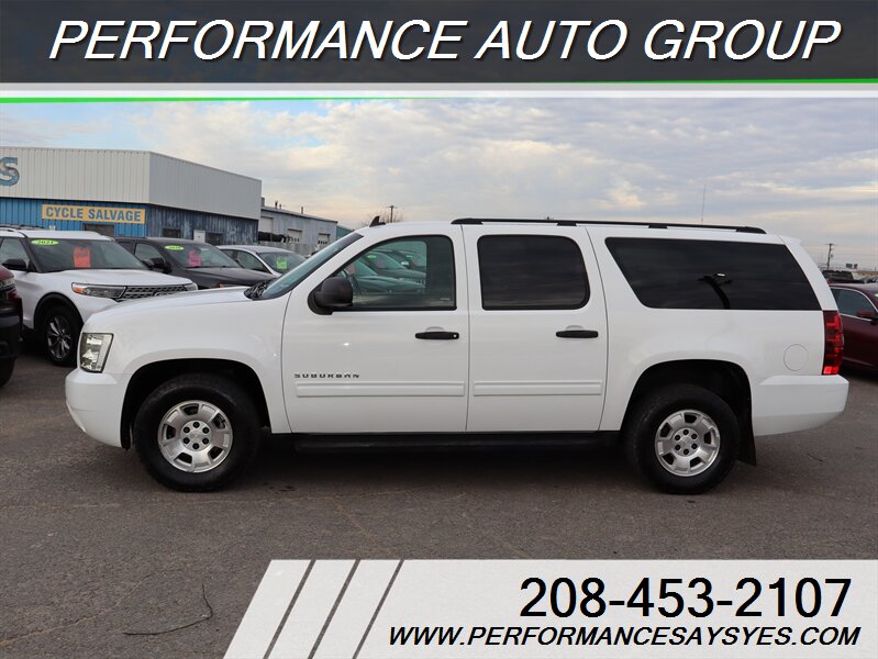 2013 Chevrolet Suburban LS  