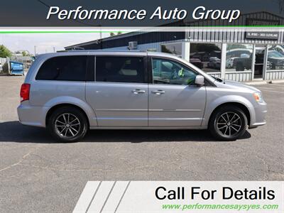 2017 Dodge Grand Caravan SXT   - Photo 2 - Caldwell, ID 83605