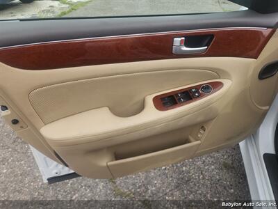 2013 Hyundai Genesis 3.8 Premium   - Photo 9 - Seattle, WA 98103