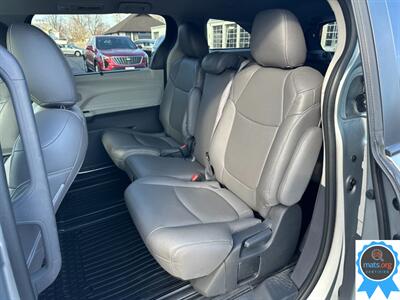 2022 Toyota Sienna LE 8-Passenger * AWD, Leather Seats!* - Photo 11 - Richmond, IN 47374