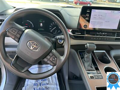 2022 Toyota Sienna LE 8-Passenger * AWD, Leather Seats!* - Photo 15 - Richmond, IN 47374