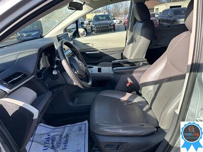2022 Toyota Sienna LE 8-Passenger * AWD, Leather Seats!* - Photo 9 - Richmond, IN 47374