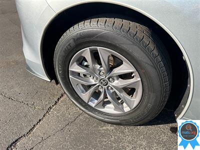 2022 Toyota Sienna LE 8-Passenger * AWD, Leather Seats!* - Photo 7 - Richmond, IN 47374