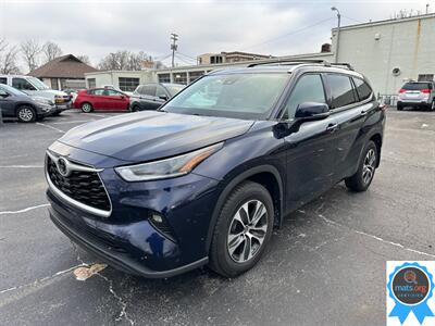 2021 Toyota Highlander XLE   - Photo 1 - Richmond, IN 47374