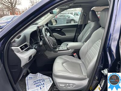 2021 Toyota Highlander XLE   - Photo 9 - Richmond, IN 47374
