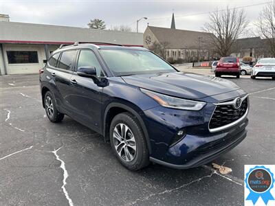 2021 Toyota Highlander XLE   - Photo 2 - Richmond, IN 47374