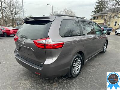 2020 Toyota Sienna XLE 8-Passenger   - Photo 3 - Richmond, IN 47374