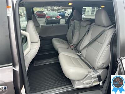 2020 Toyota Sienna XLE 8-Passenger   - Photo 11 - Richmond, IN 47374