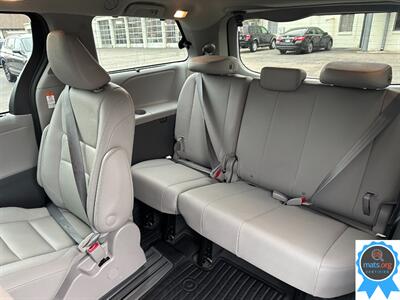2020 Toyota Sienna XLE 8-Passenger   - Photo 12 - Richmond, IN 47374