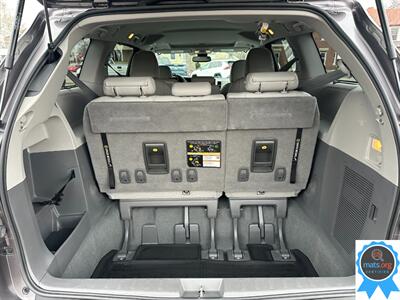 2020 Toyota Sienna XLE 8-Passenger   - Photo 6 - Richmond, IN 47374