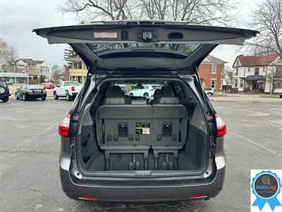 2020 Toyota Sienna XLE 8-Passenger   - Photo 5 - Richmond, IN 47374