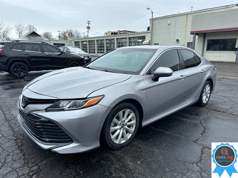 2019 Toyota Camry LE   - Photo 1 - Richmond, IN 47374