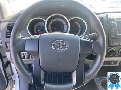 2013 Toyota Tacoma V6  *4WD, LOOWWW Mileage! * - Photo 8 - Richmond, IN 47374