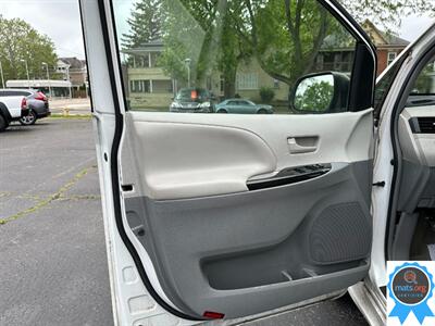 2014 Toyota Sienna LE 8-Passenger  *Aftermarket Leather Seats!* - Photo 5 - Richmond, IN 47374