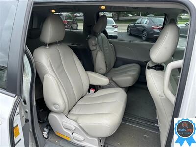 2014 Toyota Sienna LE 8-Passenger  *Aftermarket Leather Seats!* - Photo 10 - Richmond, IN 47374