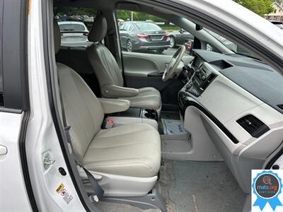 2014 Toyota Sienna LE 8-Passenger  *Aftermarket Leather Seats!* - Photo 9 - Richmond, IN 47374