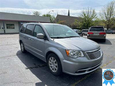 2015 Chrysler Town & Country Touring   - Photo 2 - Richmond, IN 47374
