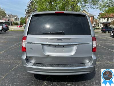2015 Chrysler Town & Country Touring   - Photo 3 - Richmond, IN 47374