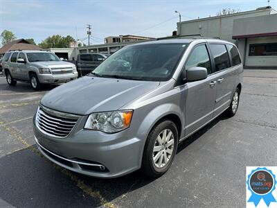 2015 Chrysler Town & Country Touring   - Photo 1 - Richmond, IN 47374
