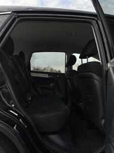 2011 Honda CR-V SE FWD  *Has Hail Damage (purely a cosmetic issue)* - Photo 9 - Richmond, IN 47374